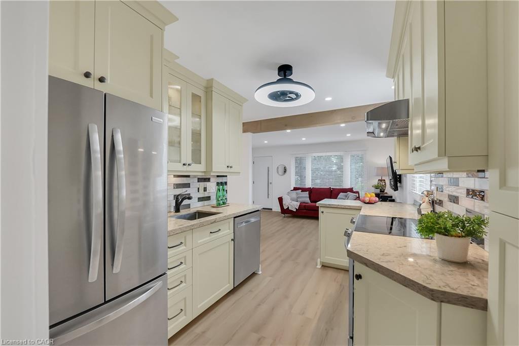 1 Waverley Road, St. Catharines, ON - Indoor Photo Showing Kitchen With Upgraded Kitchen