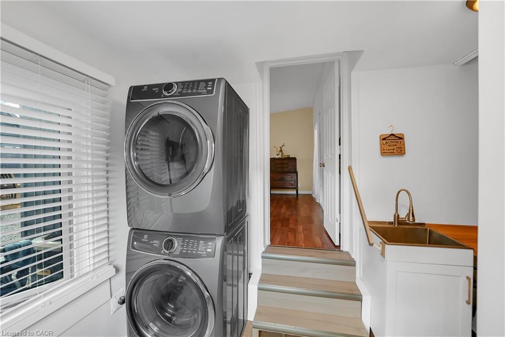 1 Waverley Road, St. Catharines, ON - Indoor Photo Showing Laundry Room