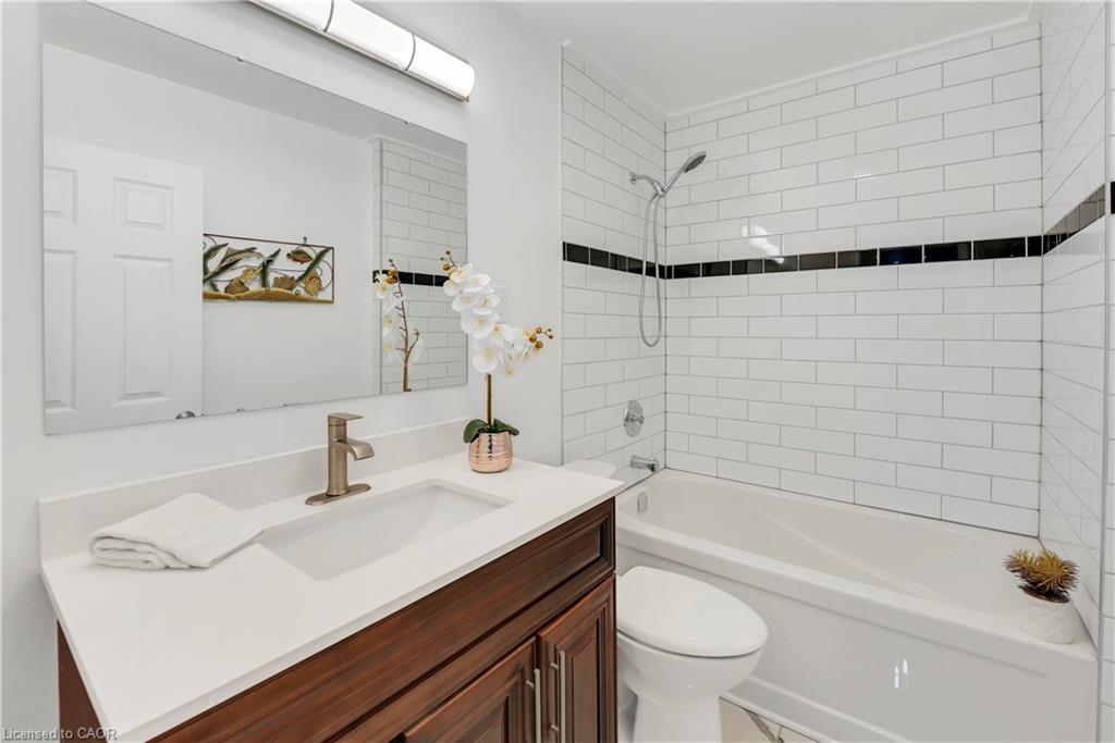 1 Waverley Road, St. Catharines, ON - Indoor Photo Showing Bathroom