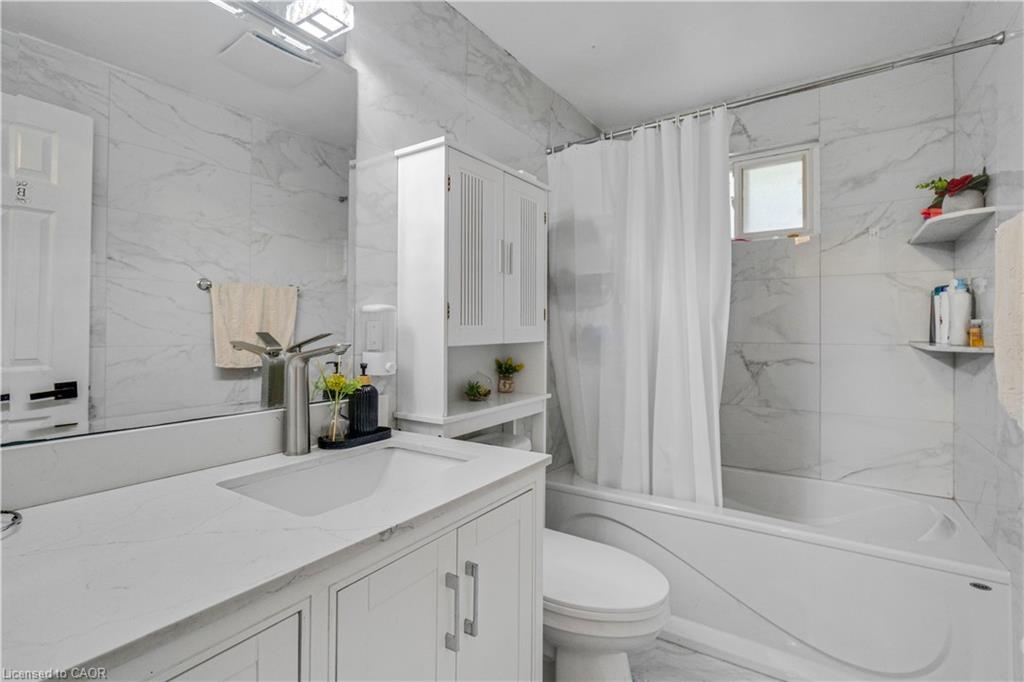539 Parkview Crescent, Cambridge, ON - Indoor Photo Showing Bathroom