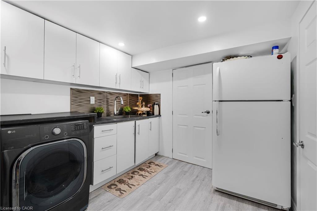 539 Parkview Crescent, Cambridge, ON - Indoor Photo Showing Laundry Room