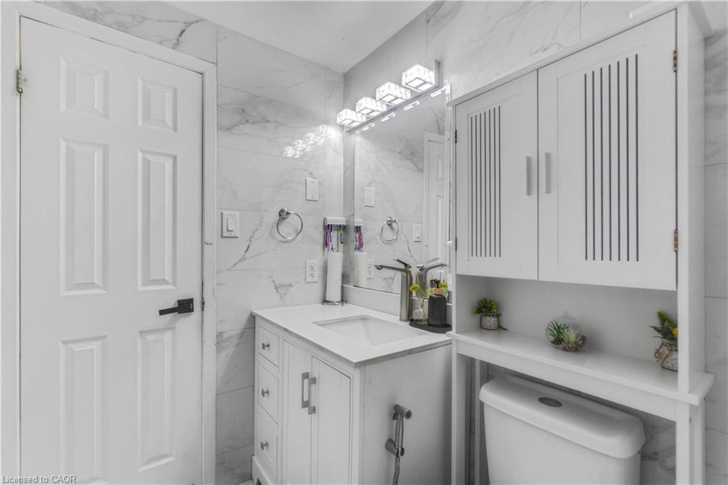 539 Parkview Crescent, Cambridge, ON - Indoor Photo Showing Bathroom