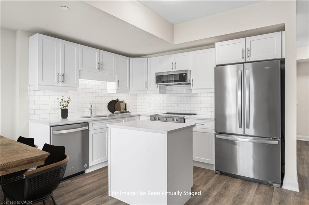 114-118 Summersides Boulevard, Fonthill, ON - Indoor Photo Showing Kitchen With Upgraded Kitchen