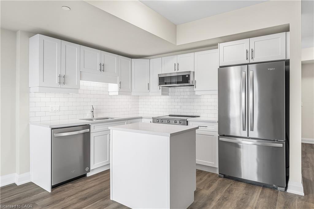 114-118 Summersides Boulevard, Fonthill, ON - Indoor Photo Showing Kitchen With Upgraded Kitchen