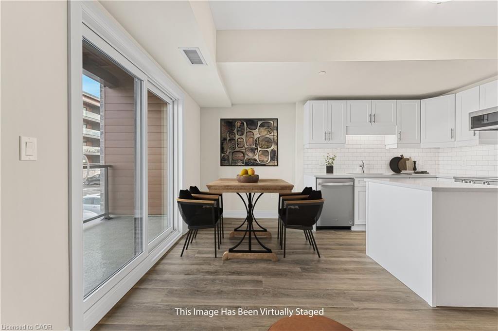 114-118 Summersides Boulevard, Fonthill, ON - Indoor Photo Showing Kitchen