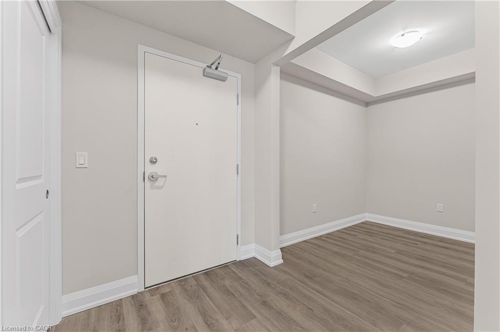 114-118 Summersides Boulevard, Fonthill, ON - Indoor Photo Showing Other Room