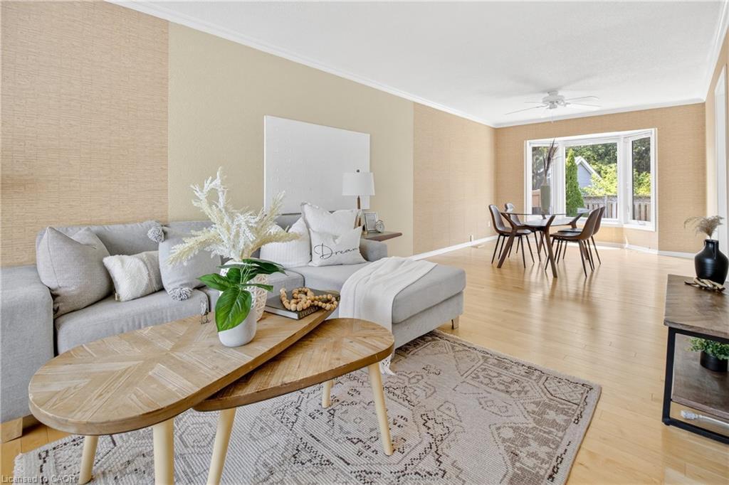 8655 Regan Drive, Niagara Falls, ON - Indoor Photo Showing Living Room