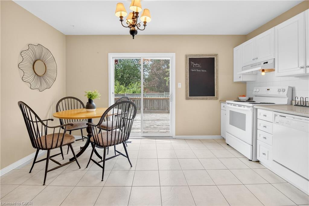 8655 Regan Drive, Niagara Falls, ON - Indoor Photo Showing Kitchen