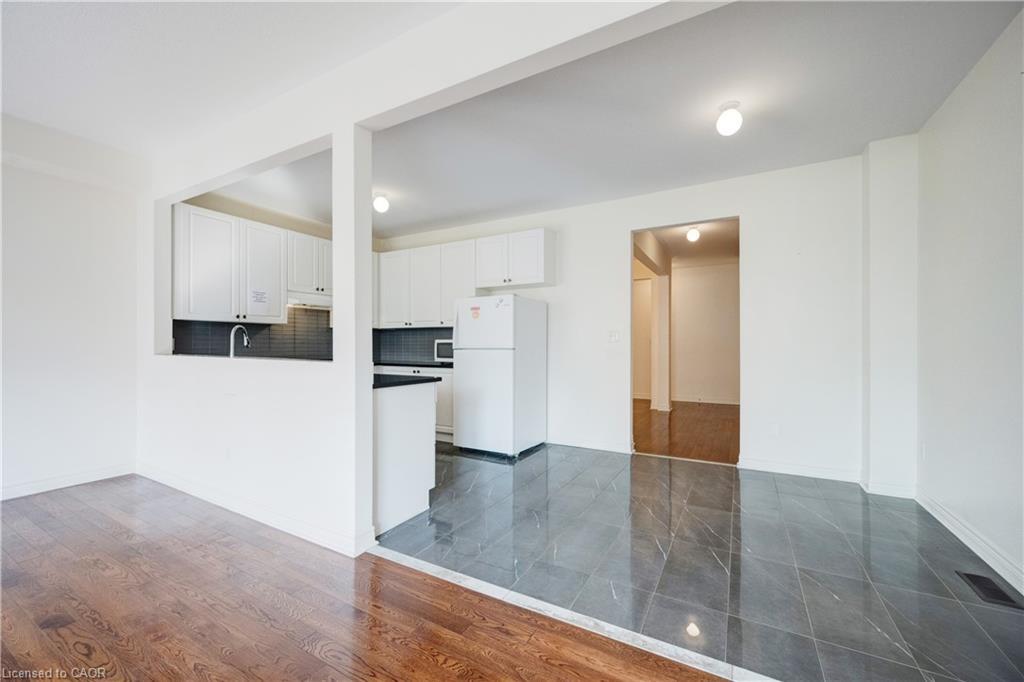 489 Downes Jackson Heights, Milton, ON - Indoor Photo Showing Other Room