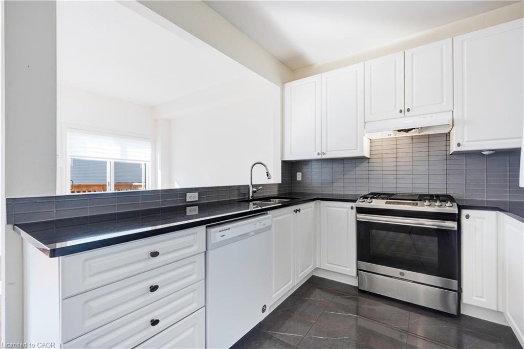 489 Downes Jackson Heights, Milton, ON - Indoor Photo Showing Kitchen With Upgraded Kitchen