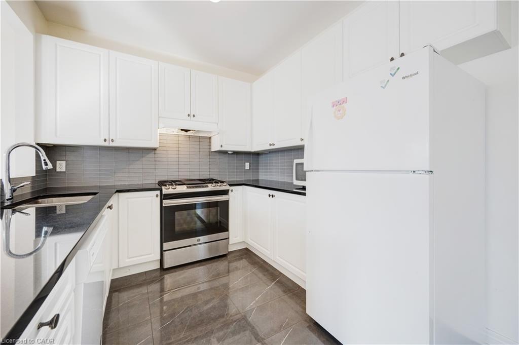 489 Downes Jackson Heights, Milton, ON - Indoor Photo Showing Kitchen