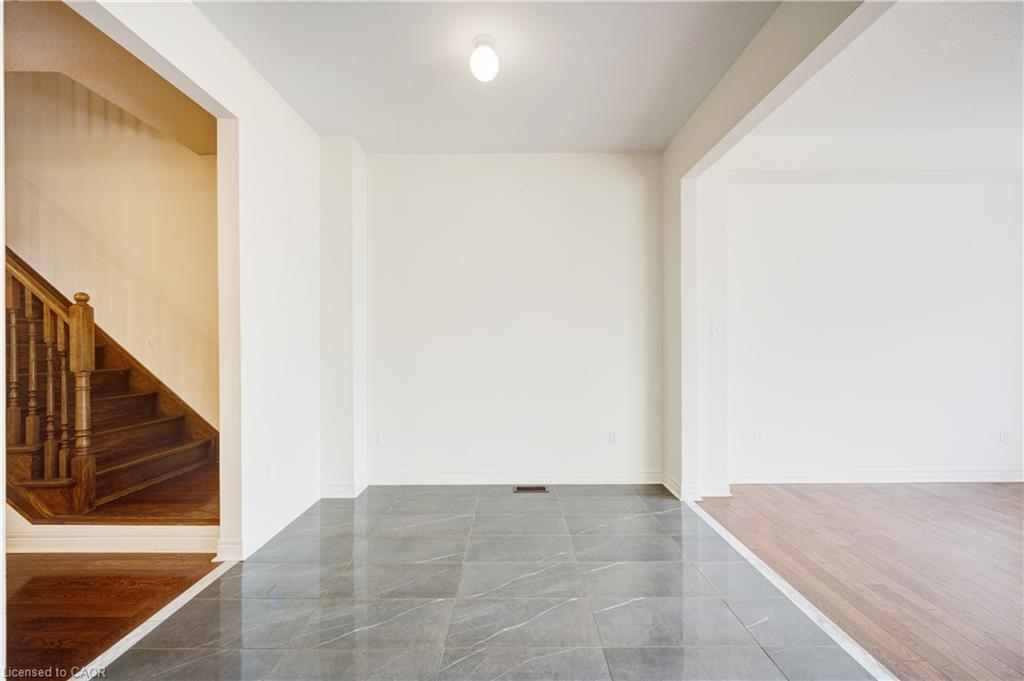489 Downes Jackson Heights, Milton, ON - Indoor Photo Showing Other Room