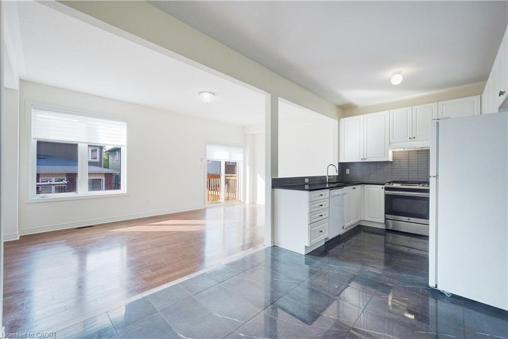 489 Downes Jackson Heights, Milton, ON - Indoor Photo Showing Kitchen