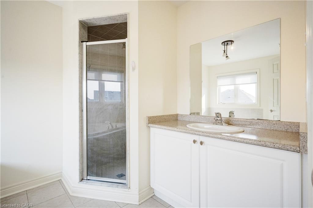 489 Downes Jackson Heights, Milton, ON - Indoor Photo Showing Bathroom