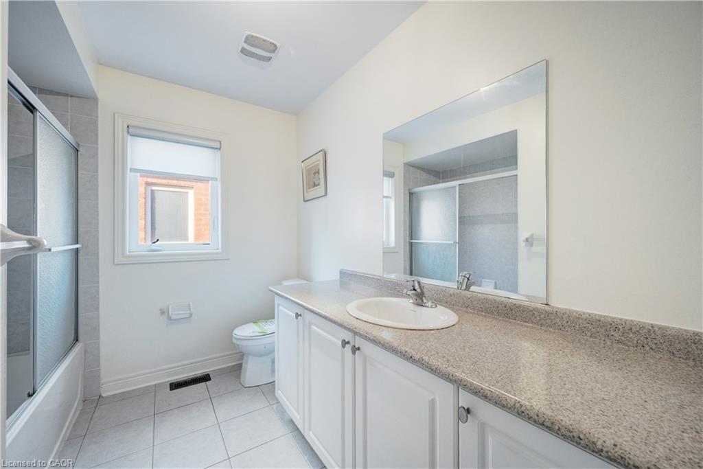 489 Downes Jackson Heights, Milton, ON - Indoor Photo Showing Bathroom