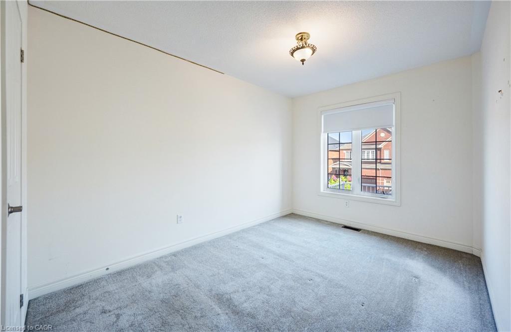 489 Downes Jackson Heights, Milton, ON - Indoor Photo Showing Other Room