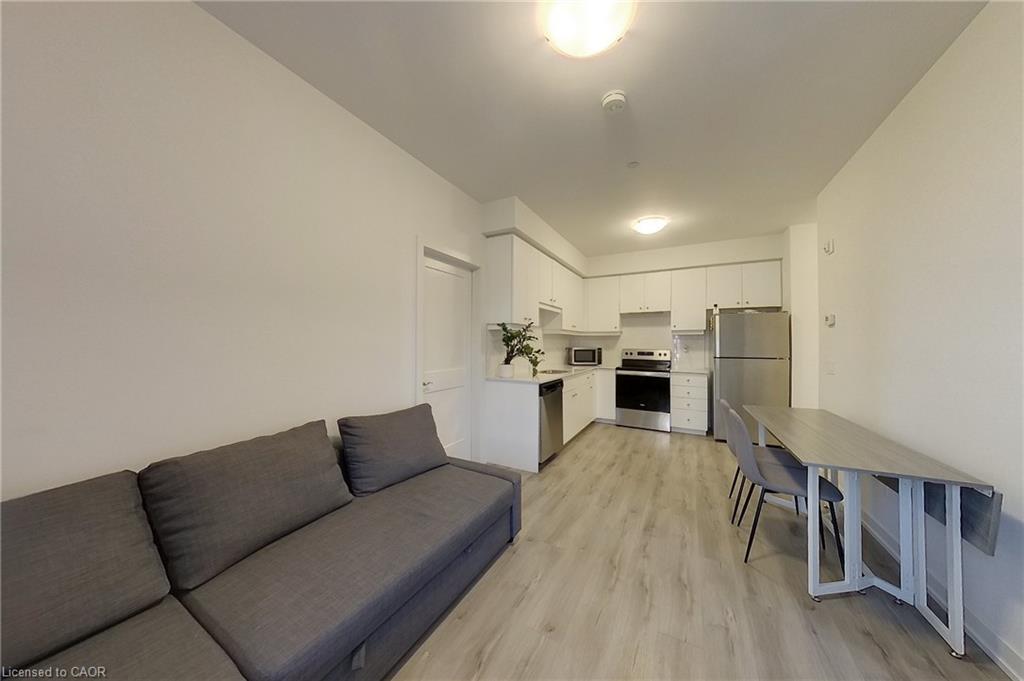 403-251 Northfield Drive E, Waterloo, ON - Indoor Photo Showing Living Room