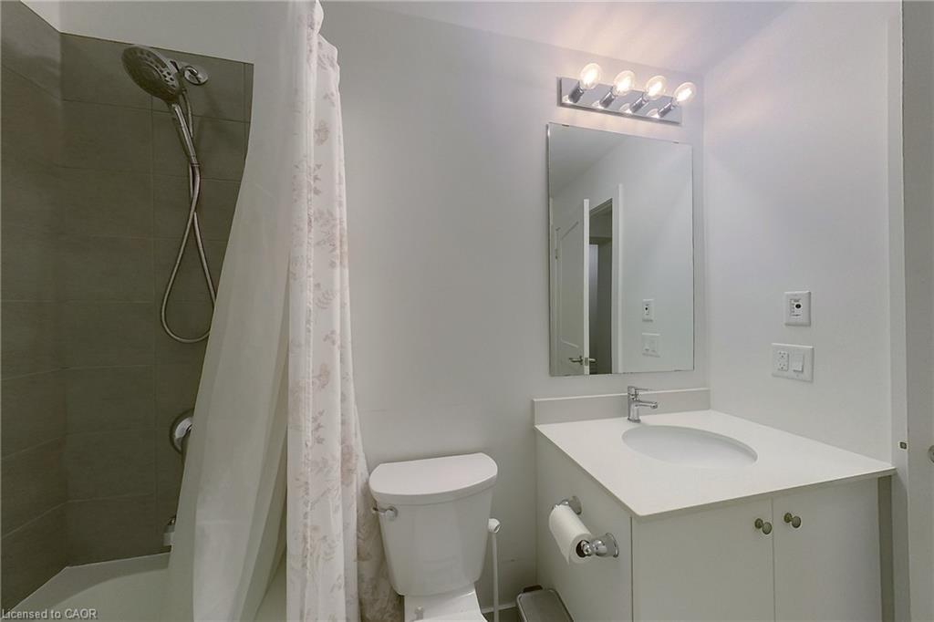 403-251 Northfield Drive E, Waterloo, ON - Indoor Photo Showing Bathroom