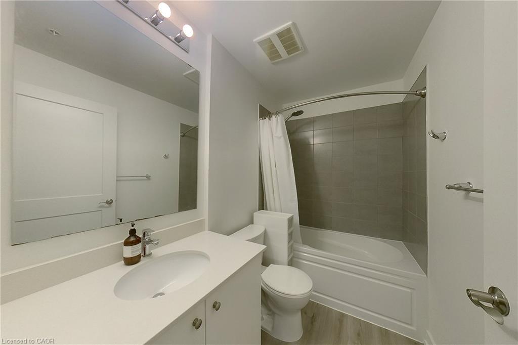 403-251 Northfield Drive E, Waterloo, ON - Indoor Photo Showing Bathroom