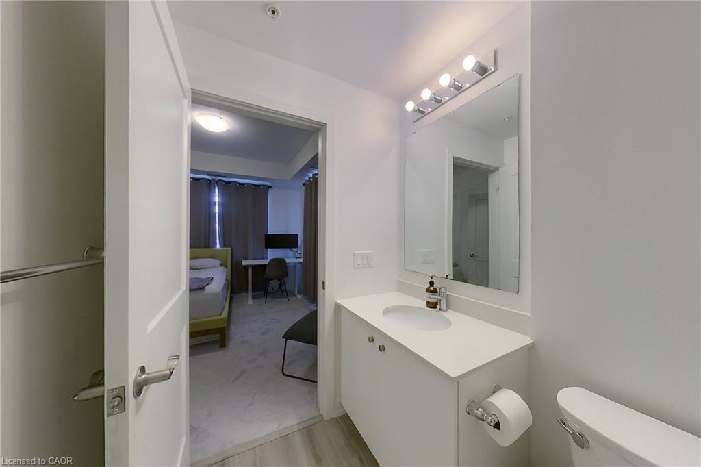 403-251 Northfield Drive E, Waterloo, ON - Indoor Photo Showing Bathroom