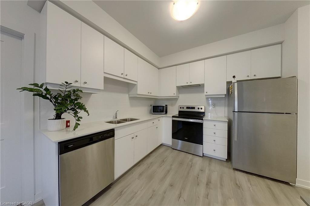 403-251 Northfield Drive E, Waterloo, ON - Indoor Photo Showing Kitchen With Double Sink