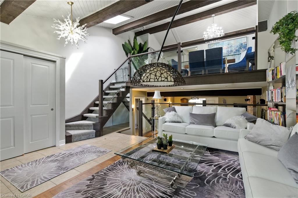 7078 Rosseau Place, Niagara Falls, ON - Indoor Photo Showing Living Room