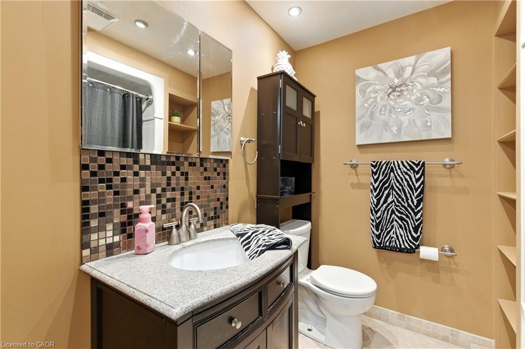 7078 Rosseau Place, Niagara Falls, ON - Indoor Photo Showing Bathroom