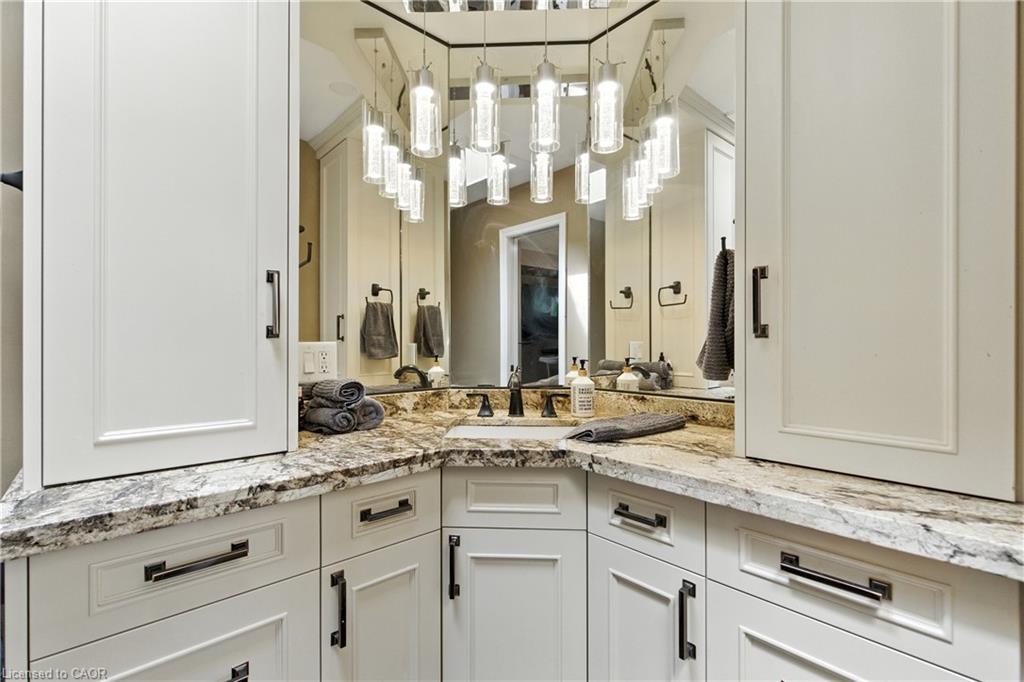 7078 Rosseau Place, Niagara Falls, ON - Indoor Photo Showing Bathroom