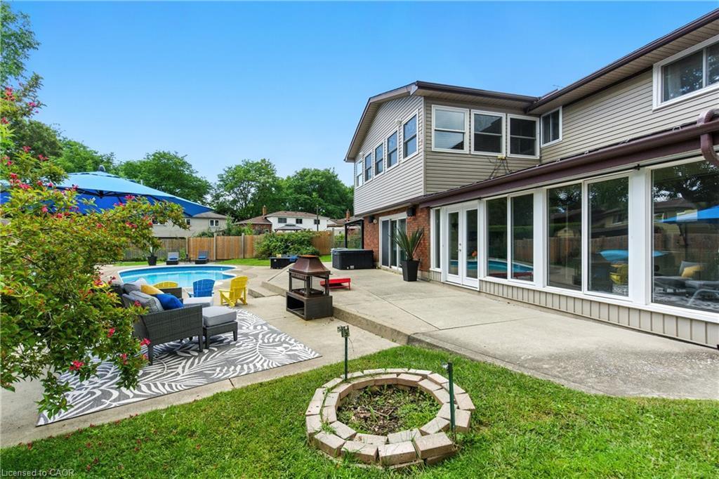 7078 Rosseau Place, Niagara Falls, ON - Outdoor With In Ground Pool With Exterior
