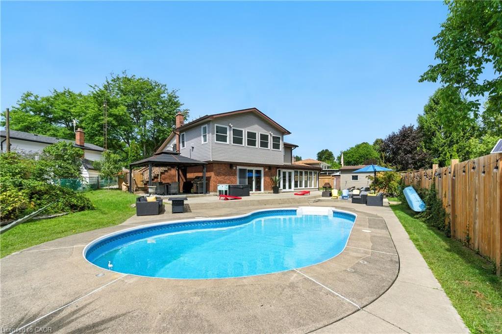 7078 Rosseau Place, Niagara Falls, ON - Outdoor With In Ground Pool With Backyard With Exterior