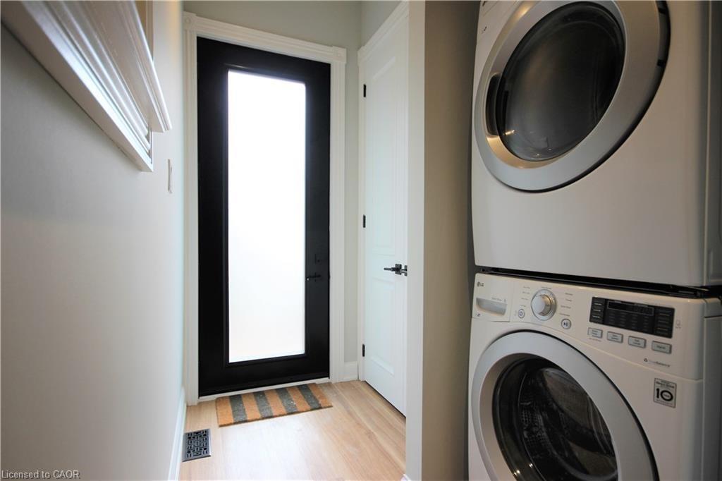 1-143 Grant Avenue, Hamilton, ON - Indoor Photo Showing Laundry Room