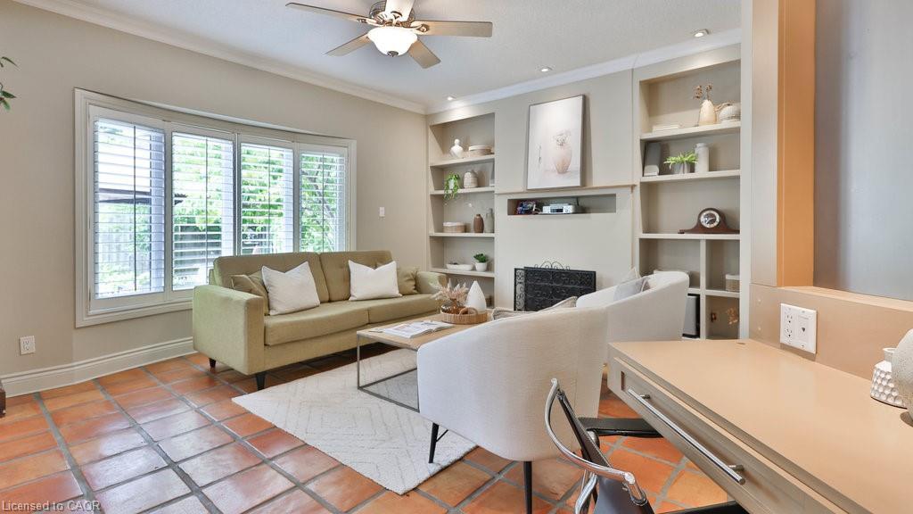 5570 Mcfarren Boulevard, Mississauga, ON - Indoor Photo Showing Living Room