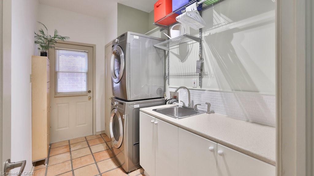 5570 Mcfarren Boulevard, Mississauga, ON - Indoor Photo Showing Laundry Room
