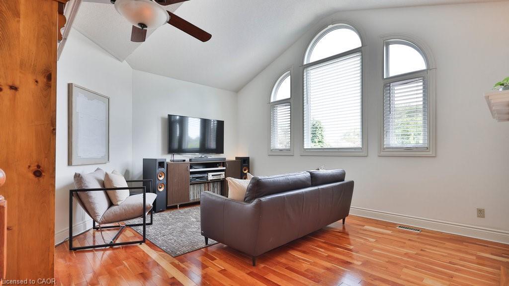 5570 Mcfarren Boulevard, Mississauga, ON - Indoor Photo Showing Living Room