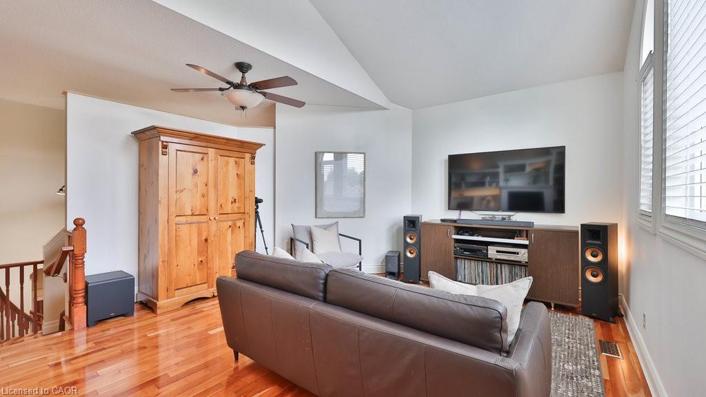 5570 Mcfarren Boulevard, Mississauga, ON - Indoor Photo Showing Living Room