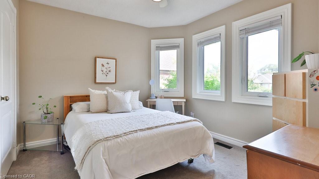 5570 Mcfarren Boulevard, Mississauga, ON - Indoor Photo Showing Bedroom