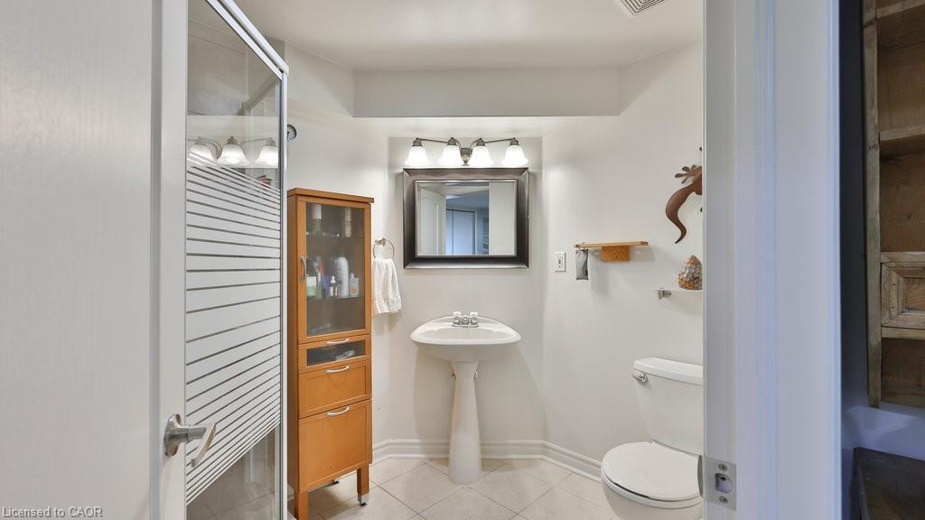 5570 Mcfarren Boulevard, Mississauga, ON - Indoor Photo Showing Bathroom