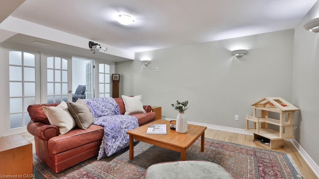 5570 Mcfarren Boulevard, Mississauga, ON - Indoor Photo Showing Living Room