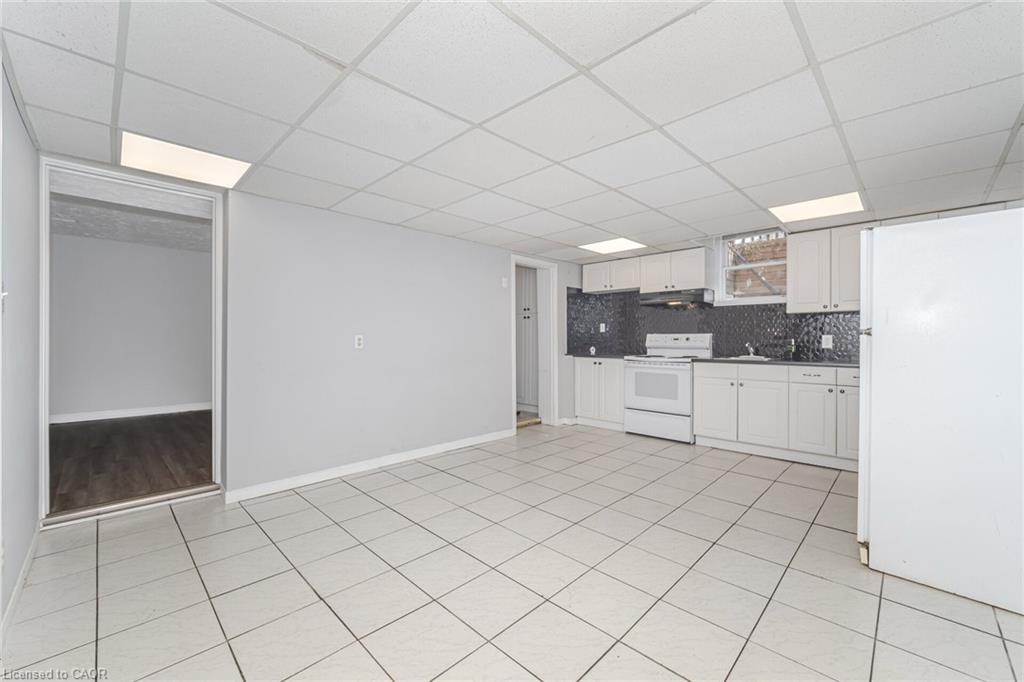 (Lower)-21 Beverley Street, Waterloo, ON - Indoor
