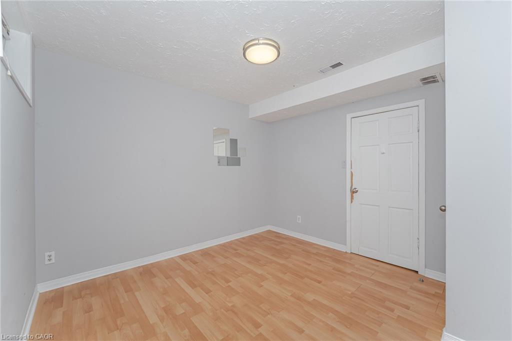(Lower)-21 Beverley Street, Waterloo, ON - Indoor Photo Showing Other Room