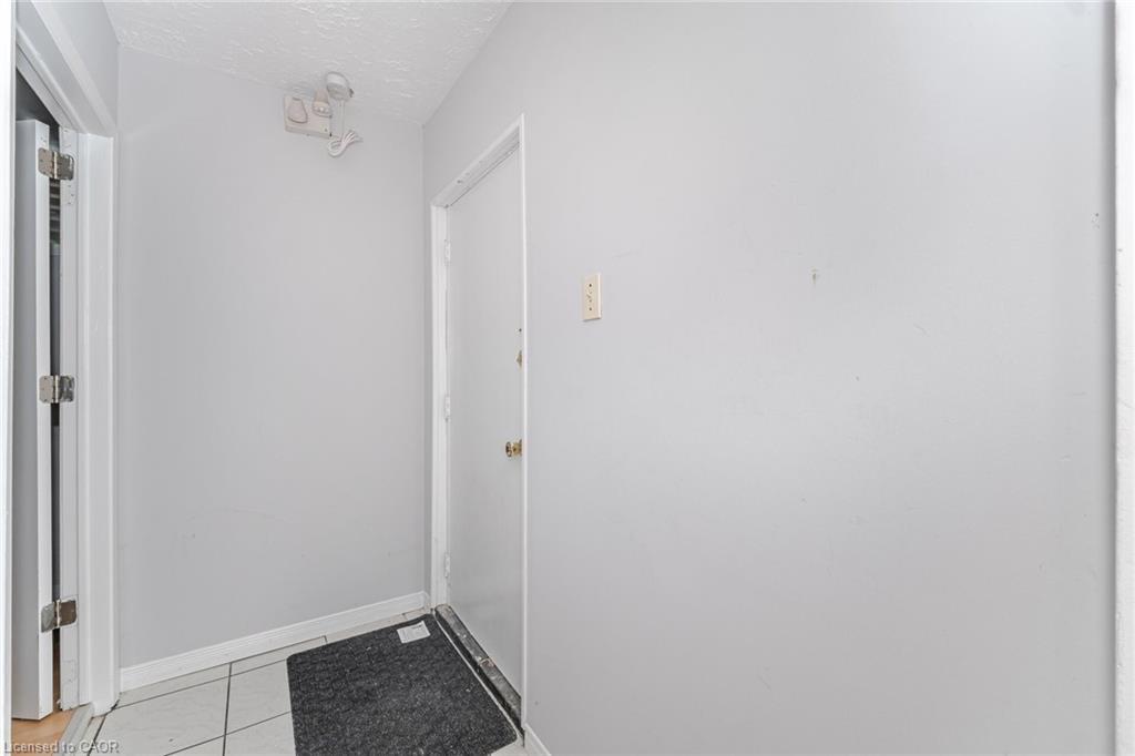 (Lower)-21 Beverley Street, Waterloo, ON - Indoor Photo Showing Other Room
