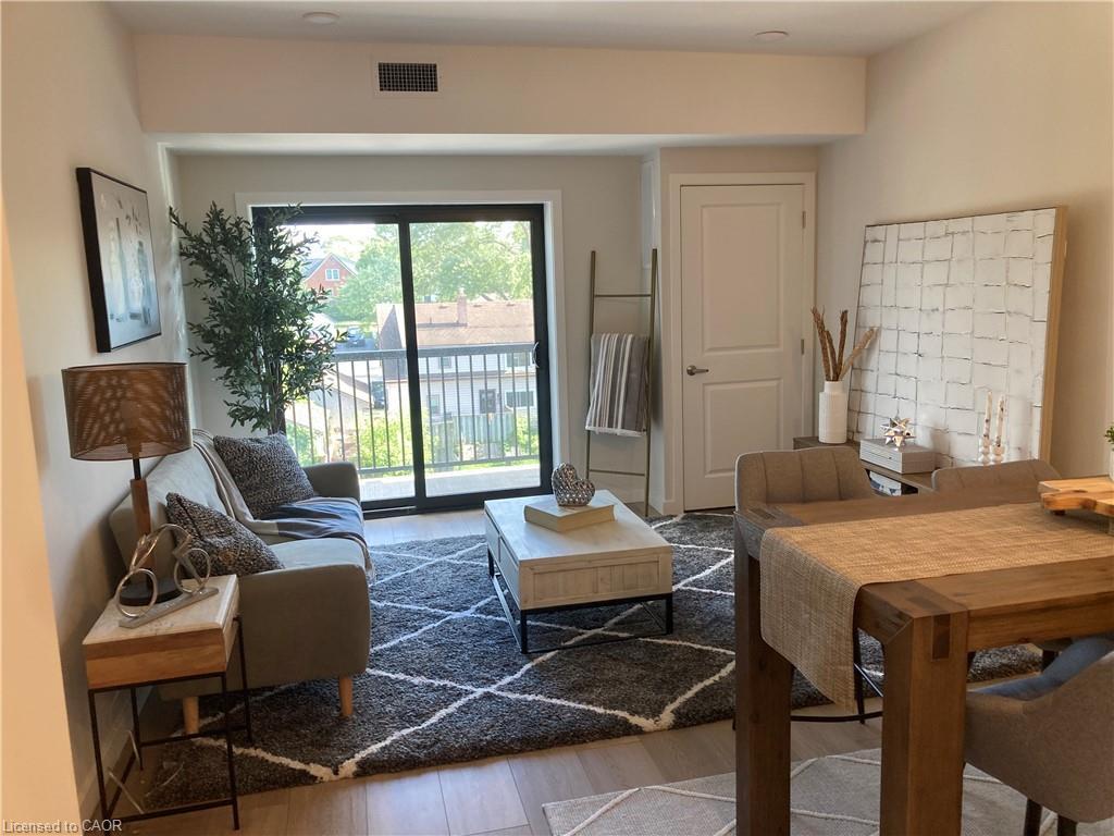 304-15 Talbot Street W, Cayuga, ON - Indoor Photo Showing Living Room