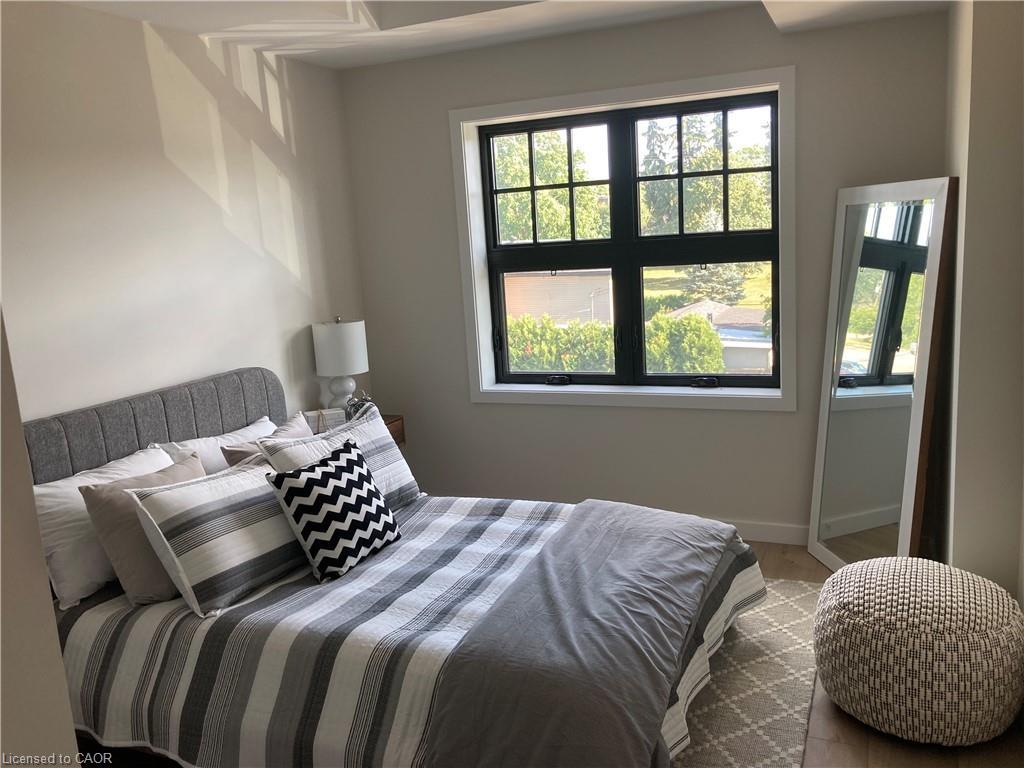 304-15 Talbot Street W, Cayuga, ON - Indoor Photo Showing Bedroom