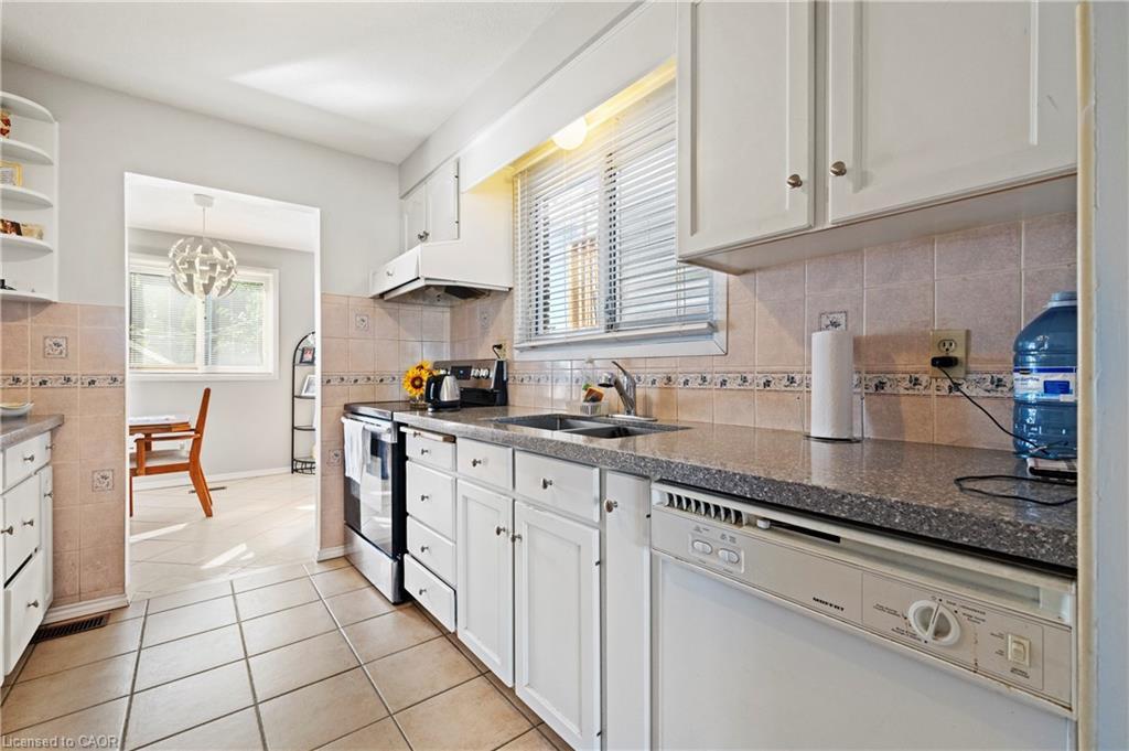 135 West Avenue N, Hamilton, ON - Indoor Photo Showing Kitchen With Double Sink