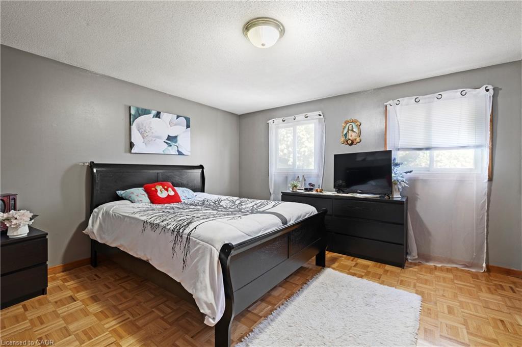 135 West Avenue N, Hamilton, ON - Indoor Photo Showing Bedroom