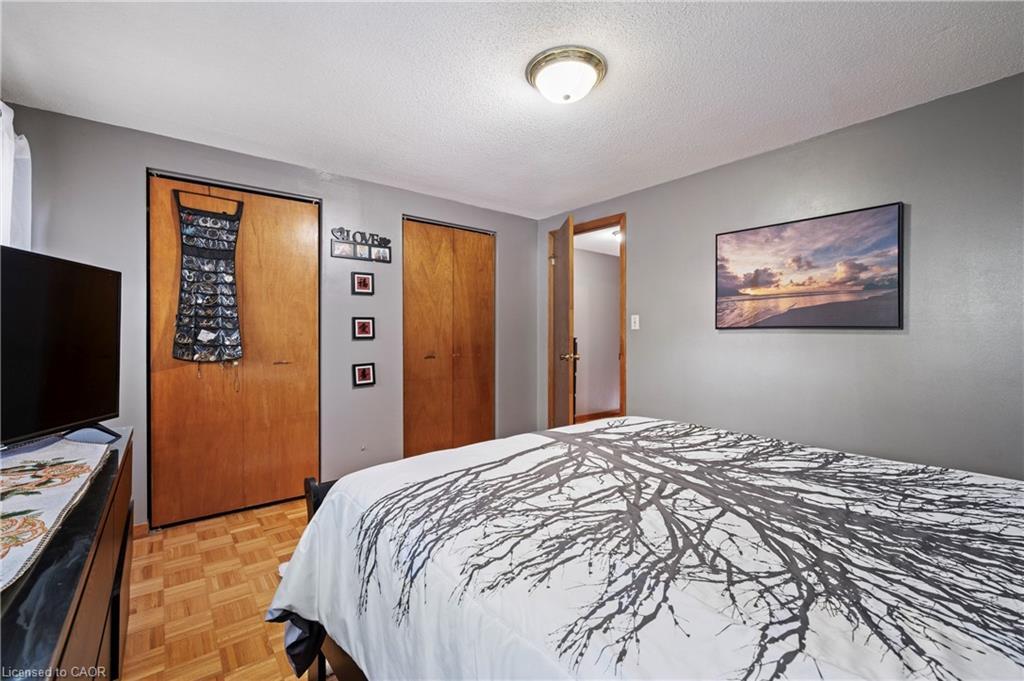 135 West Avenue N, Hamilton, ON - Indoor Photo Showing Bedroom