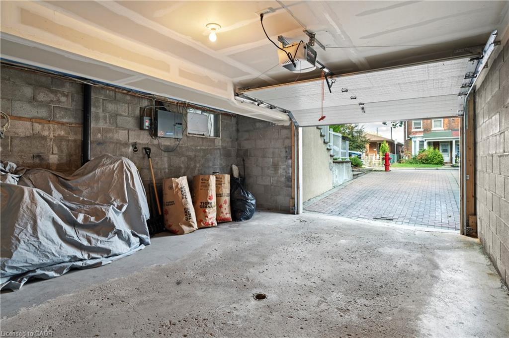135 West Avenue N, Hamilton, ON - Indoor Photo Showing Garage