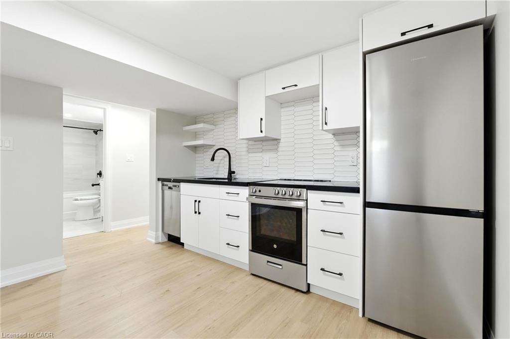 B-929 Upper Ottawa Street, Hamilton, ON - Indoor Photo Showing Kitchen With Upgraded Kitchen