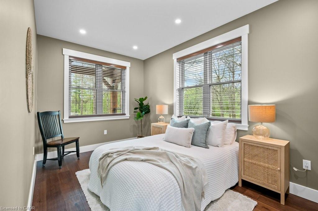 1040 Clyde Road, Cambridge, ON - Indoor Photo Showing Bedroom
