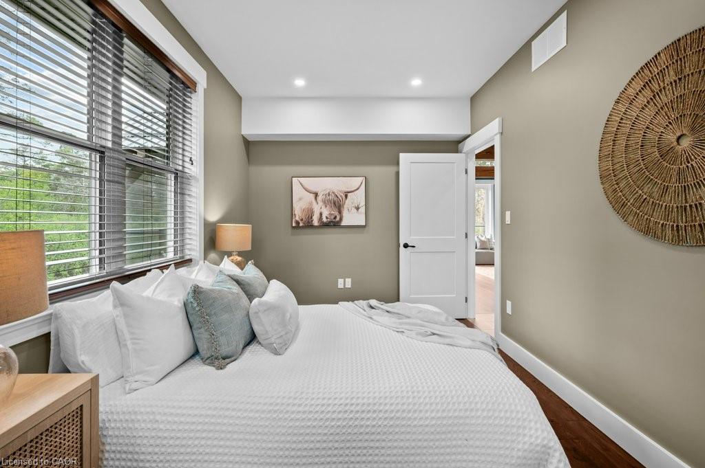1040 Clyde Road, Cambridge, ON - Indoor Photo Showing Bedroom